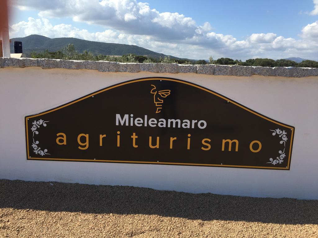 Вилла Agriturismo Mieleamaro Ольбия Экстерьер фото