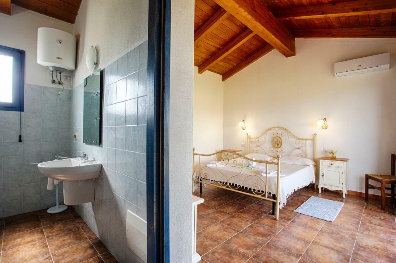 Вилла Agriturismo Mieleamaro Ольбия Экстерьер фото