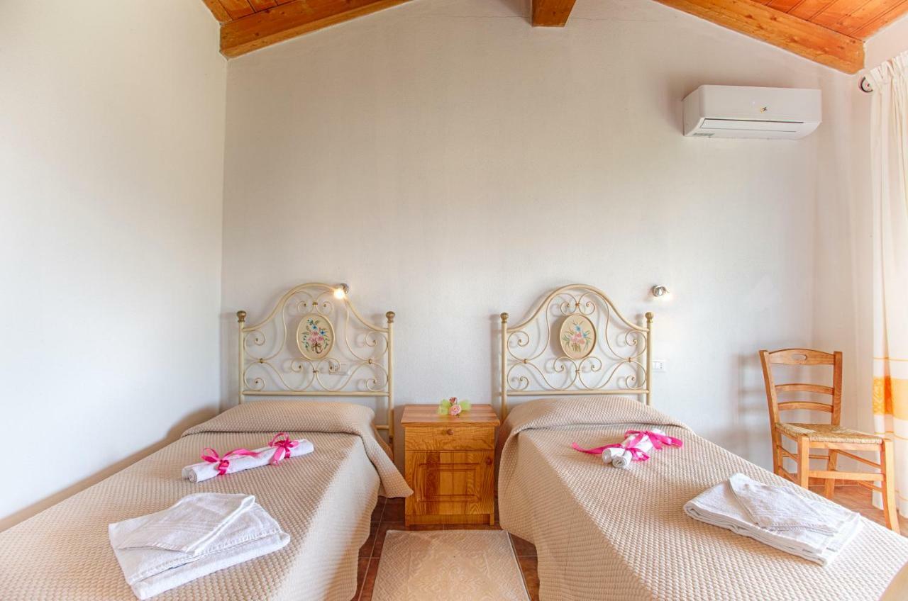 Вилла Agriturismo Mieleamaro Ольбия Экстерьер фото