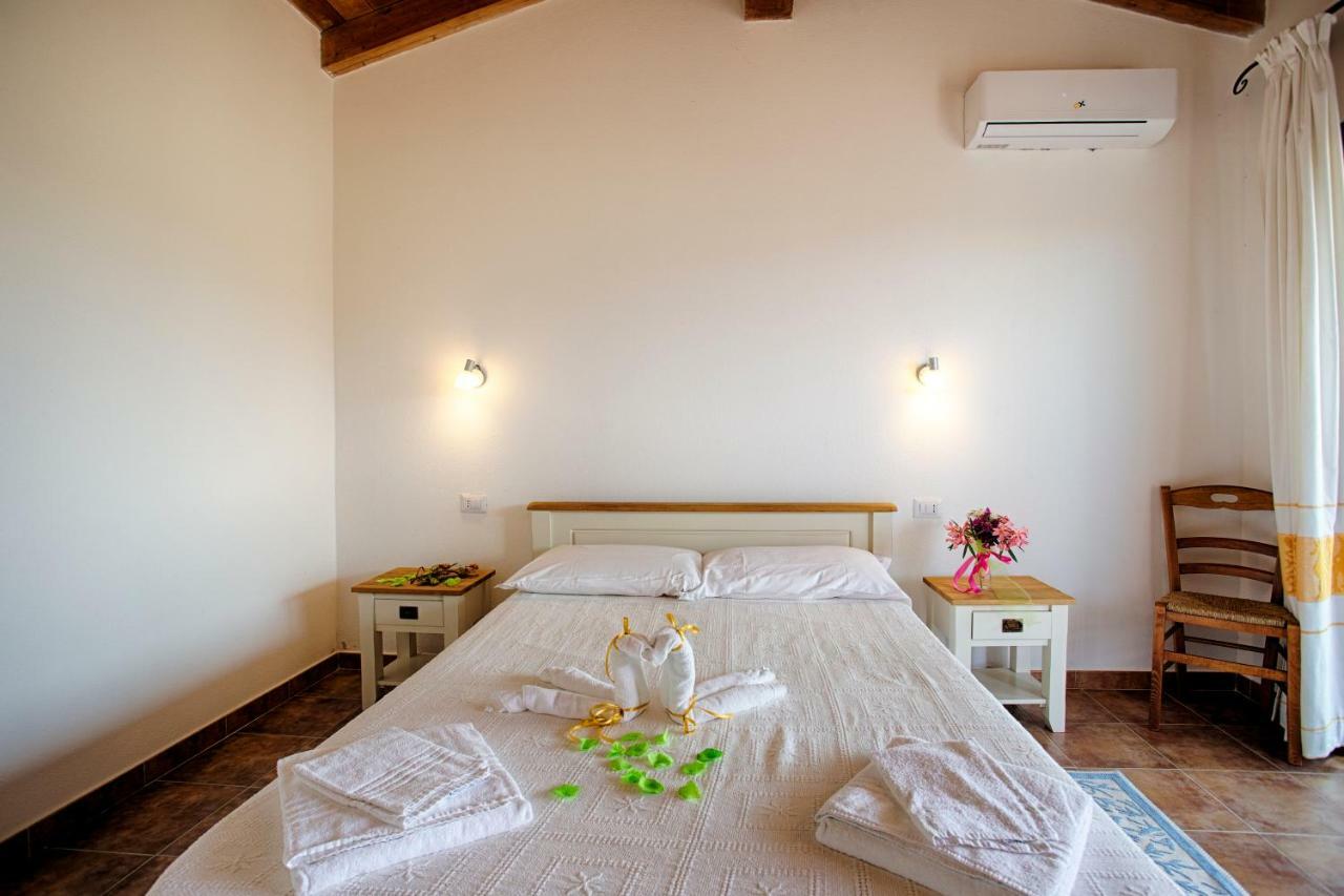 Вилла Agriturismo Mieleamaro Ольбия Экстерьер фото